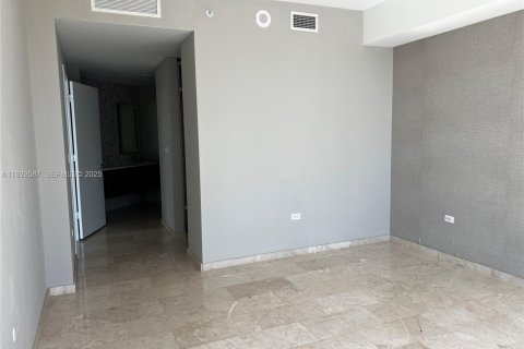 Condo in Miami, Florida, 2 bedrooms  № 1988434 - photo 16