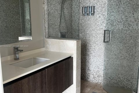 Condo in Miami, Florida, 2 bedrooms  № 1988434 - photo 13