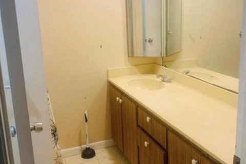 Townhouse in West Palm Beach, Florida 2 bedrooms, 114.83 sq.m. № 2146837 - photo 13