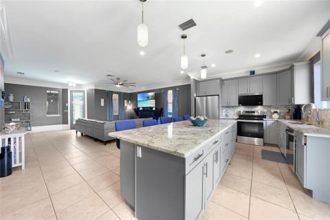 Купить виллу или дом в Кейп-Корал, Флорида 3 комнаты, 207.17м2, № 1847251 - фото 12
