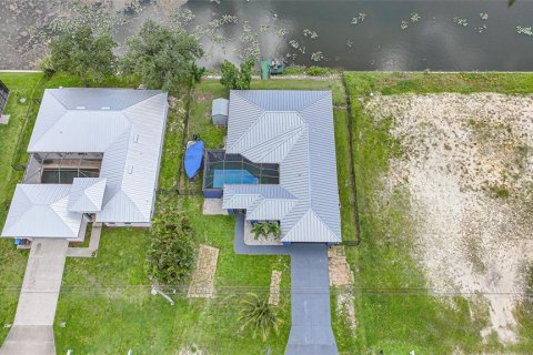 Купить виллу или дом в Кейп-Корал, Флорида 3 комнаты, 207.17м2, № 1847251 - фото 2
