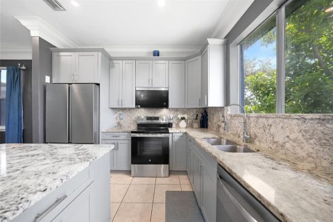Купить виллу или дом в Кейп-Корал, Флорида 3 комнаты, 207.17м2, № 1847251 - фото 11