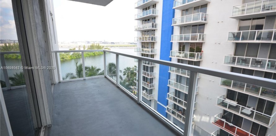 Condo à Miami, Floride, 2 chambres № 1947037