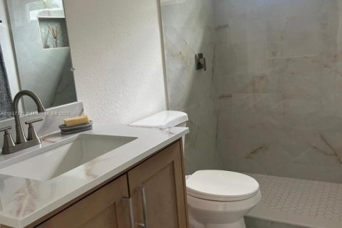 House in Miami Gardens, Florida 4 bedrooms, 169.92 sq.m. № 1848298 - photo 17