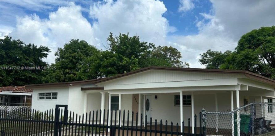 House in Miami Gardens, Florida 4 bedrooms, 169.92 sq.m. № 1848298