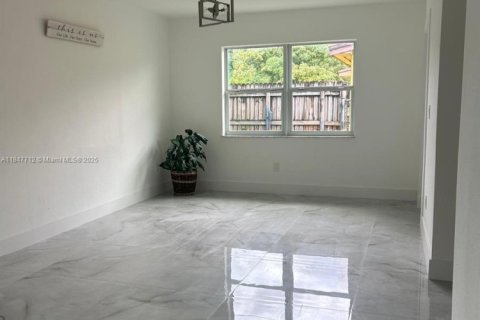 House in Miami Gardens, Florida 4 bedrooms, 169.92 sq.m. № 1848298 - photo 13