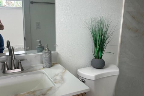 House in Miami Gardens, Florida 4 bedrooms, 169.92 sq.m. № 1848298 - photo 14