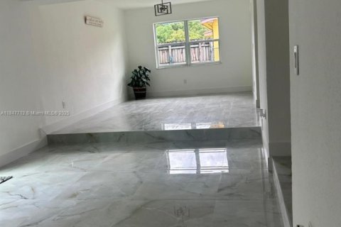 House in Miami Gardens, Florida 4 bedrooms, 169.92 sq.m. № 1848298 - photo 12