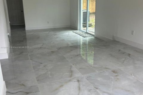 House in Miami Gardens, Florida 4 bedrooms, 169.92 sq.m. № 1848298 - photo 15