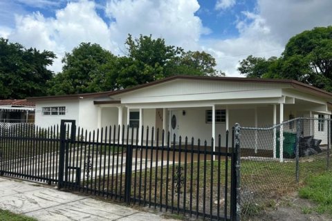 House in Miami Gardens, Florida 4 bedrooms, 169.92 sq.m. № 1848298 - photo 2