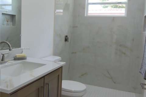 House in Miami Gardens, Florida 4 bedrooms, 169.92 sq.m. № 1848298 - photo 25