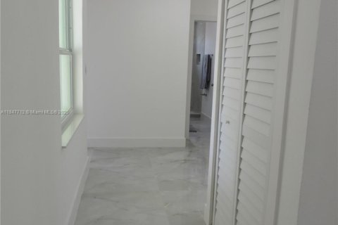 House in Miami Gardens, Florida 4 bedrooms, 169.92 sq.m. № 1848298 - photo 30