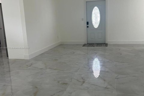 House in Miami Gardens, Florida 4 bedrooms, 169.92 sq.m. № 1848298 - photo 7