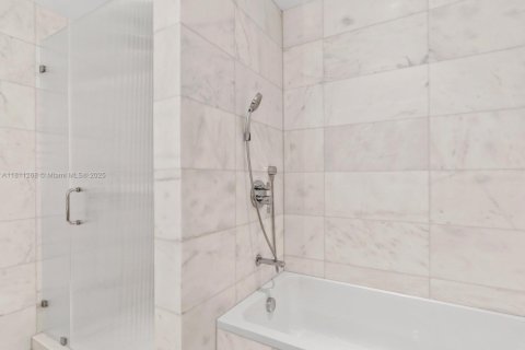 Condominio en venta en Miami Beach, Florida, 2 dormitorios, 128.21 m2 № 1869882 - foto 12