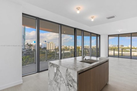 Condominio en venta en Miami Beach, Florida, 2 dormitorios, 128.21 m2 № 1869882 - foto 1