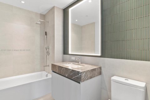 Condominio en venta en Miami Beach, Florida, 2 dormitorios, 128.21 m2 № 1869882 - foto 17