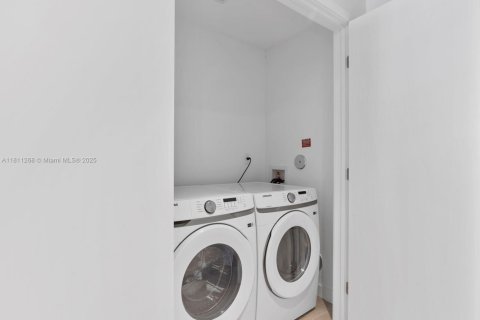 Condominio en venta en Miami Beach, Florida, 2 dormitorios, 128.21 m2 № 1869882 - foto 9