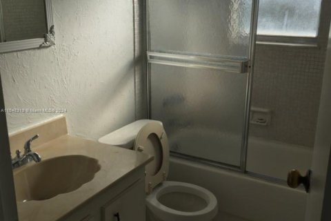 Condo in North Lauderdale, Florida, 1 bedroom  № 1960815 - photo 14