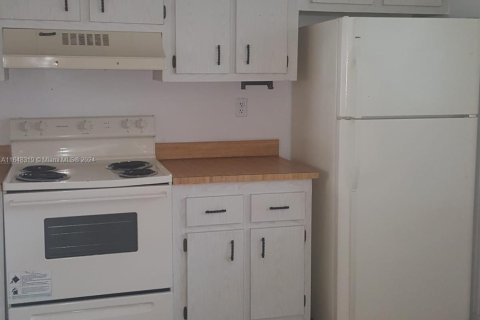 Condo in North Lauderdale, Florida, 1 bedroom  № 1960815 - photo 9