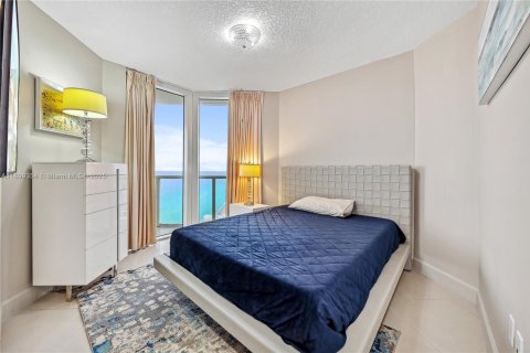 Condo in Sunny Isles Beach, Florida, 2 bedrooms  № 1953383 - photo 11