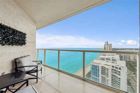Condo in Sunny Isles Beach, Florida, 2 bedrooms  № 1953383 - photo 8