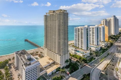 Condo in Sunny Isles Beach, Florida, 2 bedrooms  № 1953383 - photo 2