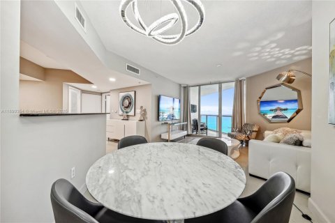 Condo in Sunny Isles Beach, Florida, 2 bedrooms  № 1953383 - photo 6