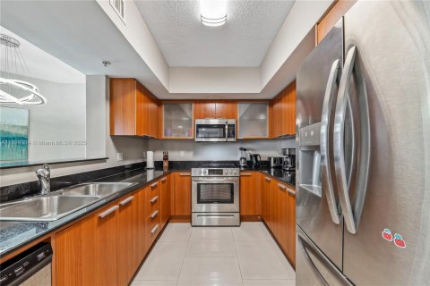 Condo in Sunny Isles Beach, Florida, 2 bedrooms  № 1953383 - photo 13