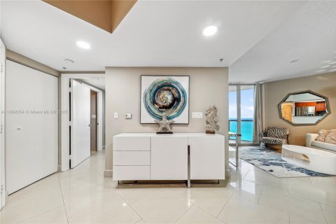 Condo in Sunny Isles Beach, Florida, 2 bedrooms  № 1953383 - photo 4
