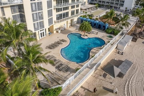 Condo in Sunny Isles Beach, Florida, 2 bedrooms  № 1953383 - photo 16