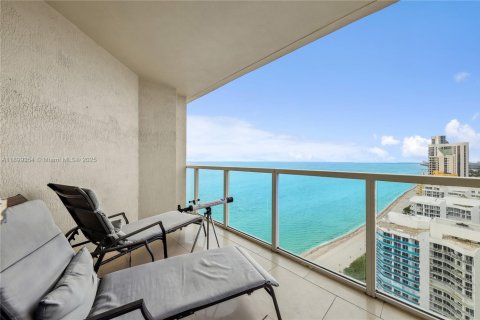 Condo in Sunny Isles Beach, Florida, 2 bedrooms  № 1953383 - photo 1