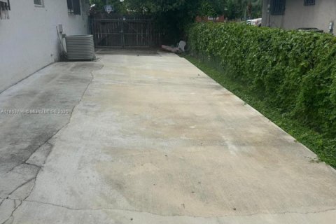 Купить виллу или дом в Флорида-Сити, Флорида 3 спальни, 165.55м2, № 1958410 - фото 2