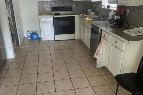 Купить виллу или дом в Флорида-Сити, Флорида 3 спальни, 165.55м2, № 1958410 - фото 12