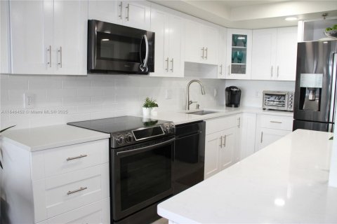 Condominio en venta en Aventura, Florida, 2 dormitorios, 105.82 m2 № 1845837 - foto 15