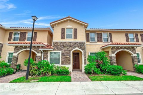 Townhouse in West Palm Beach, Florida 3 bedrooms, 139.26 sq.m. № 2086494