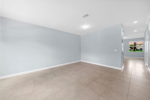 Townhouse in West Palm Beach, Florida 3 bedrooms, 139.26 sq.m. № 2086494 - photo 5