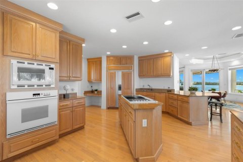 House in Gulfport, Florida 4 bedrooms, 488.11 sq.m. № 1628854 - photo 19