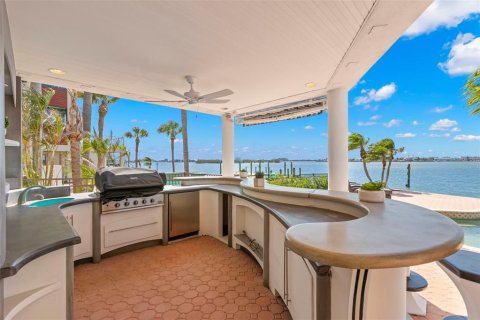 House in Gulfport, Florida 4 bedrooms, 488.11 sq.m. № 1628854 - photo 13