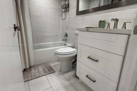 Condo in Plantation, Florida, 2 bedrooms  № 1845439 - photo 27