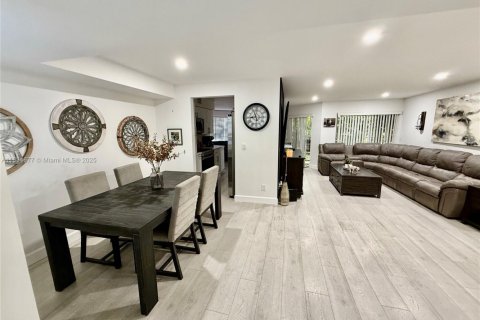 Condo in Plantation, Florida, 2 bedrooms  № 1845439 - photo 5