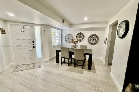 Condo in Plantation, Florida, 2 bedrooms  № 1845439 - photo 4