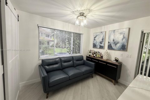 Condo in Plantation, Florida, 2 bedrooms  № 1845439 - photo 10