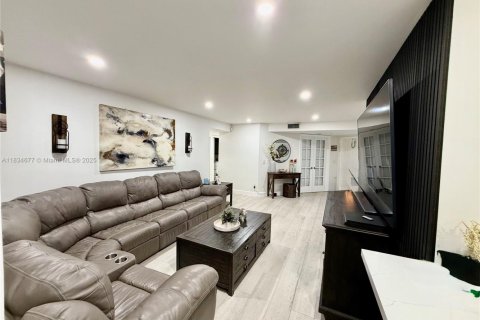 Condo in Plantation, Florida, 2 bedrooms  № 1845439 - photo 14