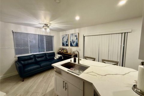 Condo in Plantation, Florida, 2 bedrooms  № 1845439 - photo 9