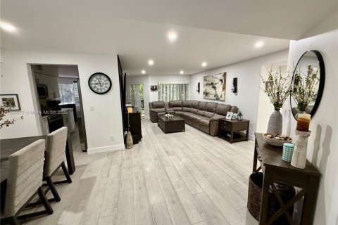 Condo in Plantation, Florida, 2 bedrooms  № 1845439 - photo 6