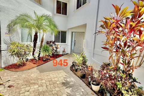 Condo in Plantation, Florida, 2 bedrooms  № 1845439 - photo 3