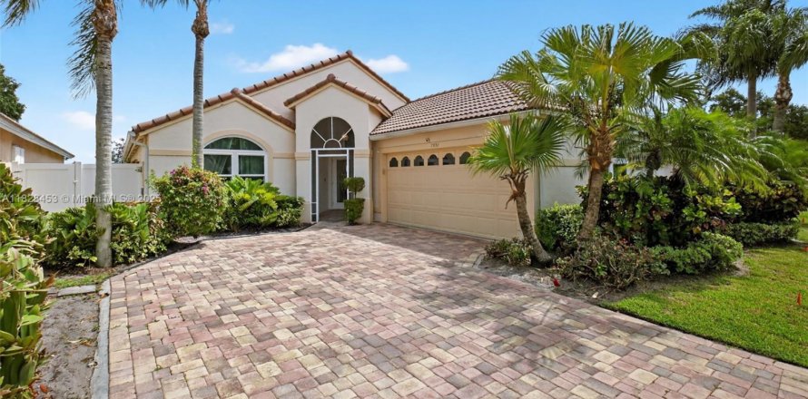 House in Delray Beach, Florida 3 bedrooms, 187.94 sq.m. № 1801010