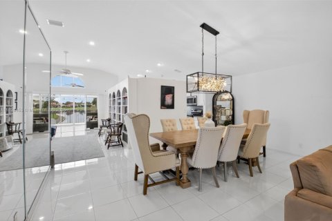 House in Delray Beach, Florida 3 bedrooms, 187.94 sq.m. № 1801010 - photo 6