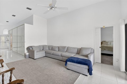 House in Delray Beach, Florida 3 bedrooms, 187.94 sq.m. № 1801010 - photo 14