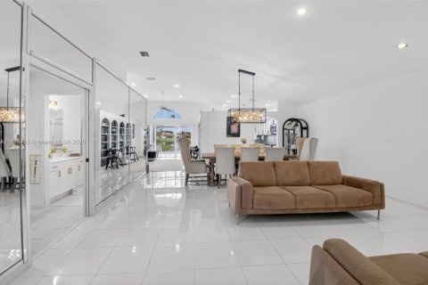 House in Delray Beach, Florida 3 bedrooms, 187.94 sq.m. № 1801010 - photo 5